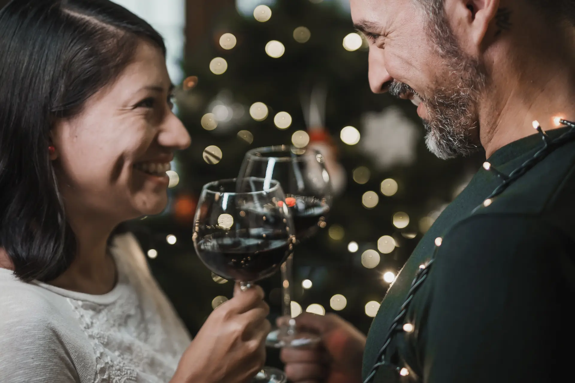 Regalar Vino en Navidad es la elección perfecta para sorprender con elegancia y buen gusto